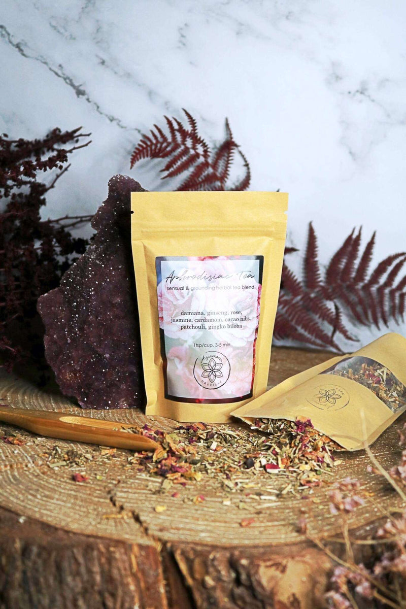 Aphrodisiac tea with damiana, ginseng, cocoa, rose, cardamom