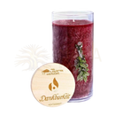 Eine klare glasduftkerze in tiefrot mit frau und blättern embossed als ayurveda duftkerze tridosha mit kokosnussbutter