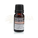 Dunkle bernsteinfarbene glasflasche mit schwarzem geriffeltem deckel und weißem etikett ätherisches patchouliöl 10 ml erdiger duft für entspannten aromatherapieeinsatz