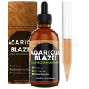 Bernsteinfarbene glasflasche mit schwarzem tropfverschluss und etikett agaricus blazei pilz flüssigergänzung neben holzverpackung und gefüllter pipette