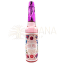 Ein rosa glasflasche mit glänzendem lila metallverschluss und liebezauber duftwasser florida love spell zur reinigung und manifestation
