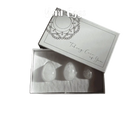Amethyst Yoni Eierpackung mit Loch und Schnur, Schmuckstück aus Vives de la Cortada SCP, zeigt die eiförmige Amethyst-Perle mit Schnur.