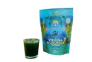 Ein lebhaft blau-grüner beutel ancient purity chlorella powder 300g mit baum-logo in bioqualität