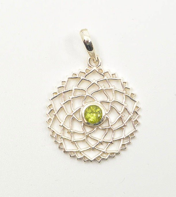 Anhänger Lotus mit Peridot - Mana Kendra GmbH