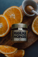 Heller ANUK Manuka-Honig MGO250 in einem Glas, natürliche Honigquelle, cremige Konsistenz, von ANUK Honey.