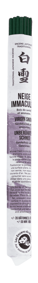 Japanische kurze Weihrauchröllchen von AROMANDISE, Räucherwaren für aromatische Räucherzeremonien, in einer offenen Verpackung.