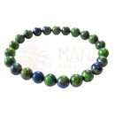 Ein handgefertigtes azurit-malachit armband aus madagaskar mit polierten grünen und blauen 8 mm kugeln