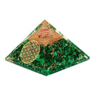 Orgonit-Malachit-Pyramide „Blume des Lebens“ von Artisans de Madagascar, 7,5 cm Dekorationsobjekt, grüne Kristallpyramide mit Blumenmuster