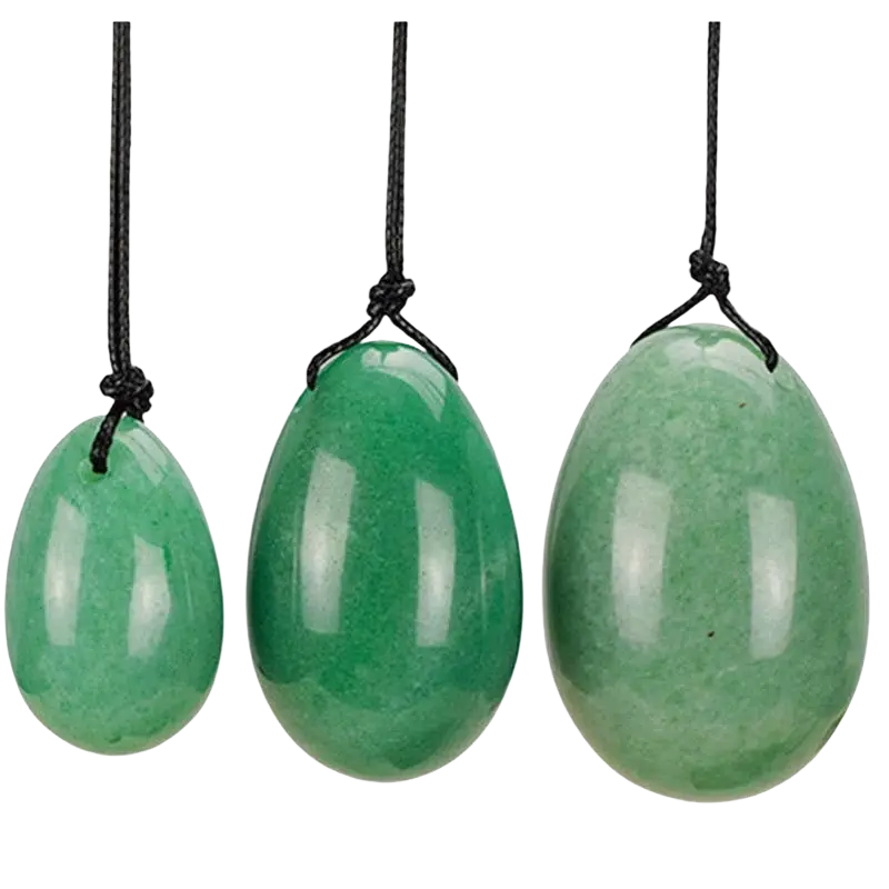 Drei polierte grüne aventurin yoni-eier 30 x 20 mm mit bohrung von artisans de madagascar für weibliche achtsamkeit