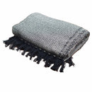 Anthrazitfarbene Boho Comfort Decke von AW Artisan, 125 x 150 cm, weiche und stilvolle Wohndecke in modernem Design.
