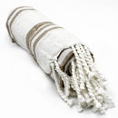 Sandfarbenes Hamamtuch von AW Artisan, 90 x 170 cm, aus weichem Baumwollstoff, ideal für Spa und Strand.