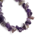 Armreif mit Edelsteinfragmenten aus Amethyst, handgefertigter Schmuck von AW Artisan, detailreiche Edelsteinarmbänder