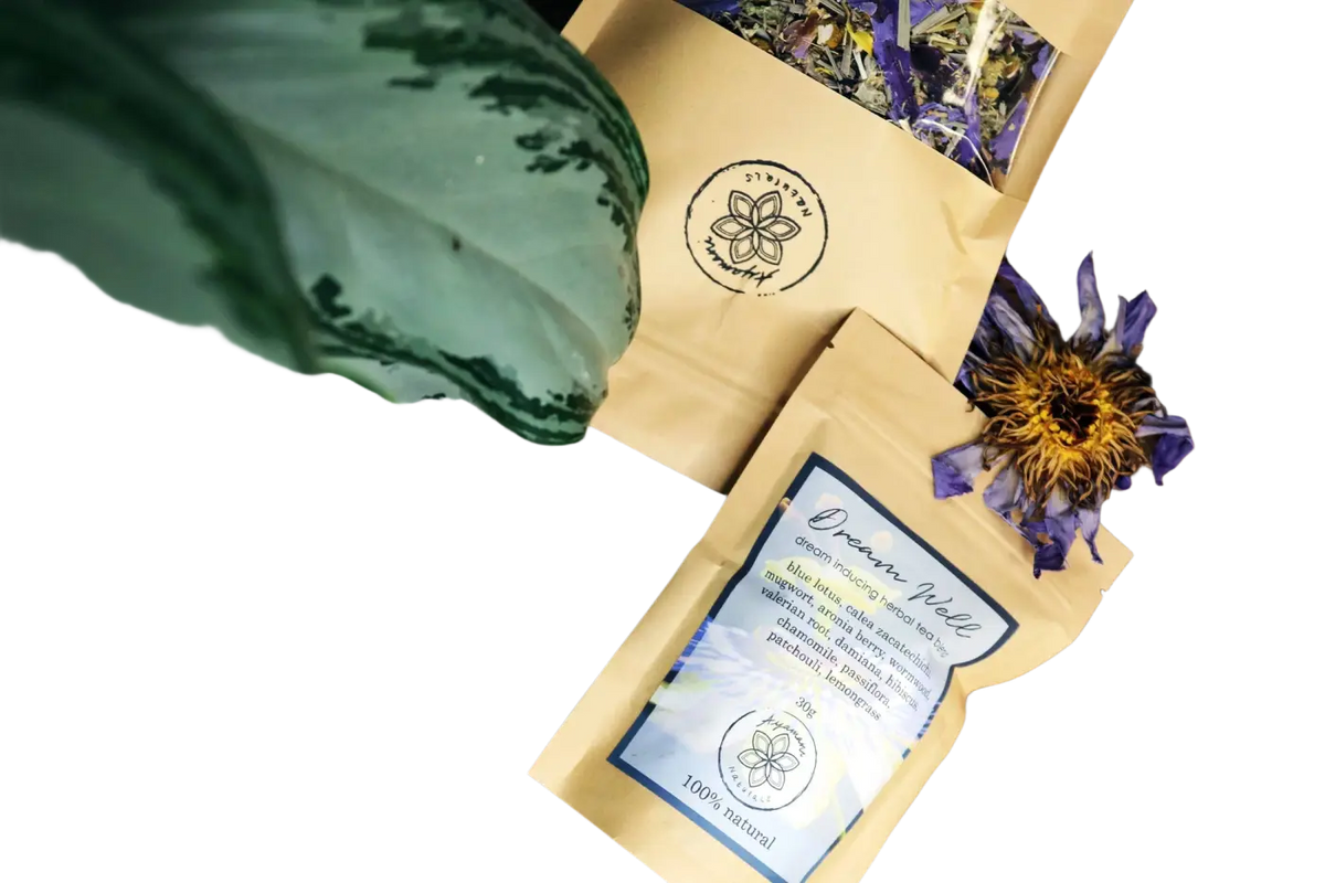 Ayamani Naturals Dream Well Kräutertee in 30g, losen Kräutertee für luzides Träumen und Astralprojektion, Nahaufnahme der Verpackung