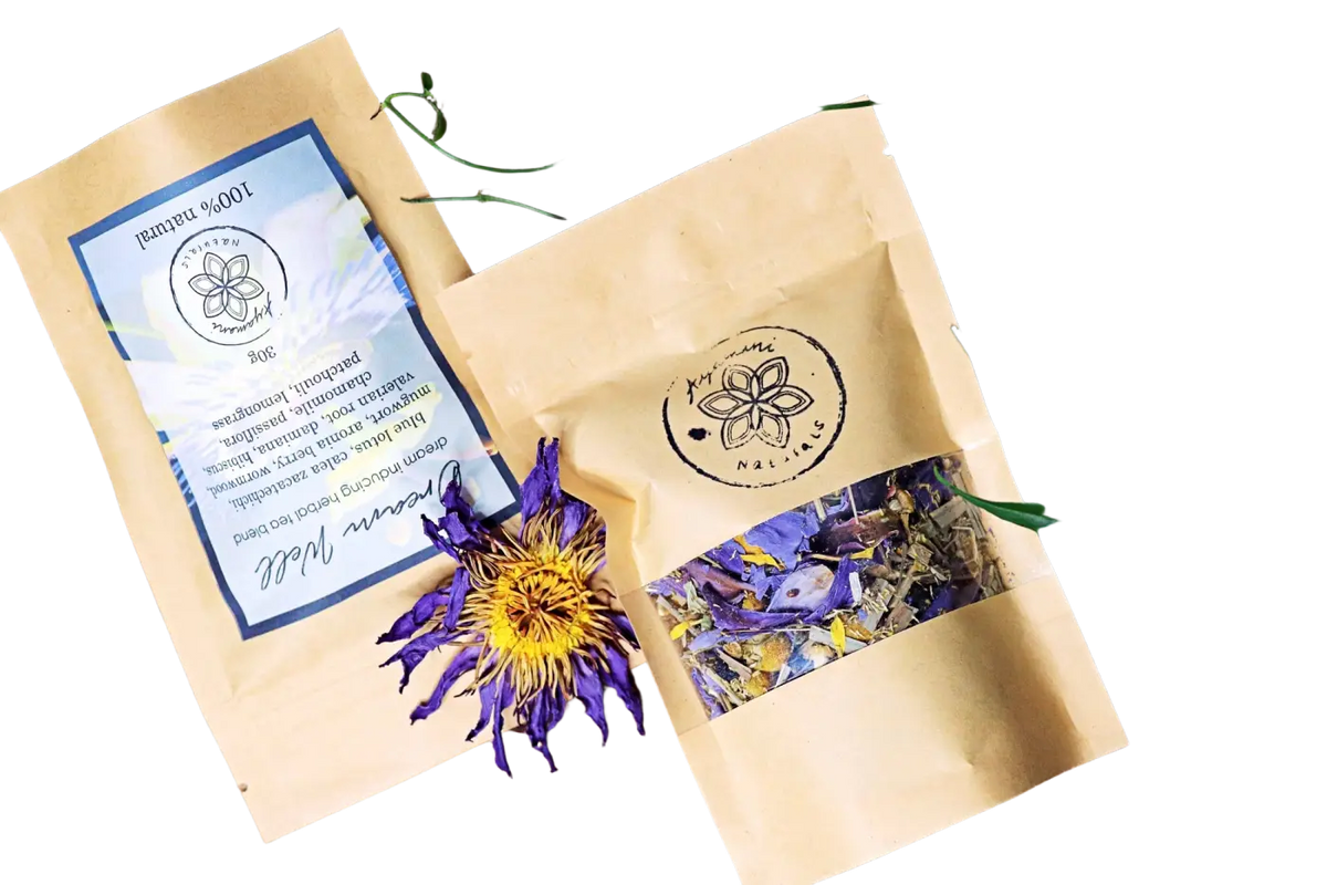 Ayamani Naturals Dream Well Kräutertee für luzides Träumen und Astralprojektion, 30g, zeigt die Packung mit Kräutermischung