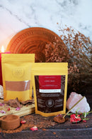 Ayamani Love Choc heiße Schokolade mit rohem Kakao, aphrodisierende Ayamani Naturals, cremige Kakao-Getränk in Tasse.