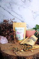 Ayamani Naturals Herzchakra Grüntee mit Jasmin, Rose und Kräutern, frisch in einer Packung, ideal für Entspannung und Balance