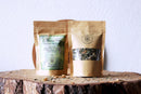 Ayamani Naturals Claritea Zirbeldrüse Entkalkungstee mit Kräutern, fördert Fokus und geistige Klarheit, in einer Teeschale serviert