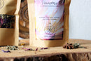 Ayamani Naturals Priesterin Tee mit Lotus-, Beifuss-, Anis- und Kurkuma-Chakra-Mischung in 30g Verpackung.
