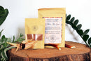 Ayamani Naturals Choc Me Up Tee mit adaptogenem Kakao, Reishi und Chaga Pilzen in einer Tasse.