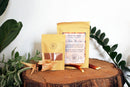 Ayamani Naturals Choc Me Up Tee mit adaptogenem Kakaomischung, Reishi und Chaga Pilzen, in einer Tasse serviert.