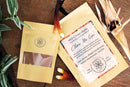 Ayamani Naturals Choc Me Up adaptogener Kakao- und Pilz-Tee mit Reishi und Chaga, cremige braune Tasse mit Schaum.