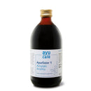 Ayurlixier Amalaki Arishta Gärgetränk von Ayucare in 500ml Flasche, zeigt die klare Flüssigkeit im Glas.