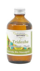 Ein bernsteinfarbenes glasfläschchen mit silbernem schraubverschluss und etikett ayurveda rhynier tridosha thaila 250ml massageöl