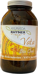 Bio Chai Tee von Ayurveda Rhyner Vata in braunem Glasgefäß, zeigt das aromatische Tee-Produkt in einer stilvollen Verpackung