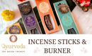 Ein Kopfbild für Ayurveda - The Dosha Therapy Räucherstäbchen & Brenner. Es zeigt drei Packungen Räucherstäbchen: Lavender Lemongrass (Vata), Sage Mint (Kapha) und Aqua Oud (Pitta), jeweils mit einem messingfarbenen Blumenmedaillon und vor einem dekorativen Hintergrund.
