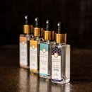 Raumspray Lavendel & Zitronengras von Ayurveda Specialist B.V., 50 ml, Flasche mit Sprayverschluss und Lavendel- sowie Zitronengras-Dekor