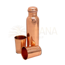 Ayurveda spezialist kupferflasche set mit 950 ml flasche und 2 kupferbechern in glänzendem kupfer design
