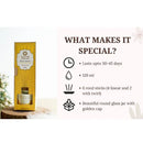 Ein goldfarbener ayurveda mini-duftstäbchen aqua oud von song of india in rundem glas mit sechs dekorativen stöcken