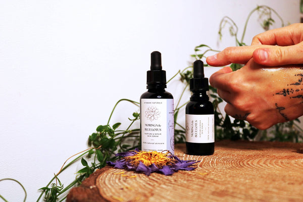 Ayamani Naturals - Beruhigendes Hautpflegeöl mit Blauer Lotus-Moringa und blauer Kamille
