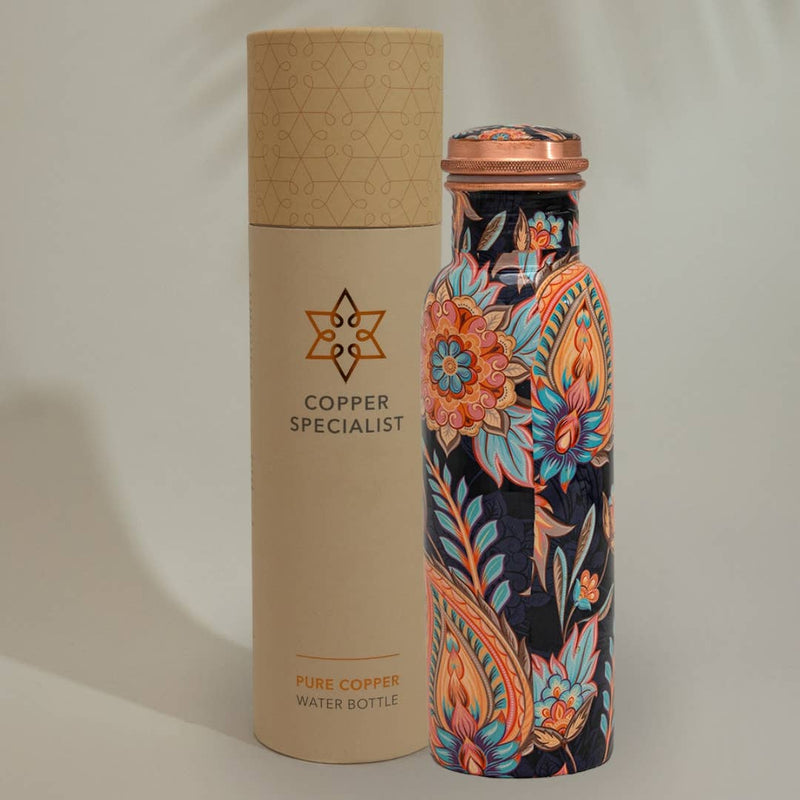 Ayurveda Specialist B.V. - Reine Kupferwasserflasche mit Blumenmuster ± 750 ml/290 g.