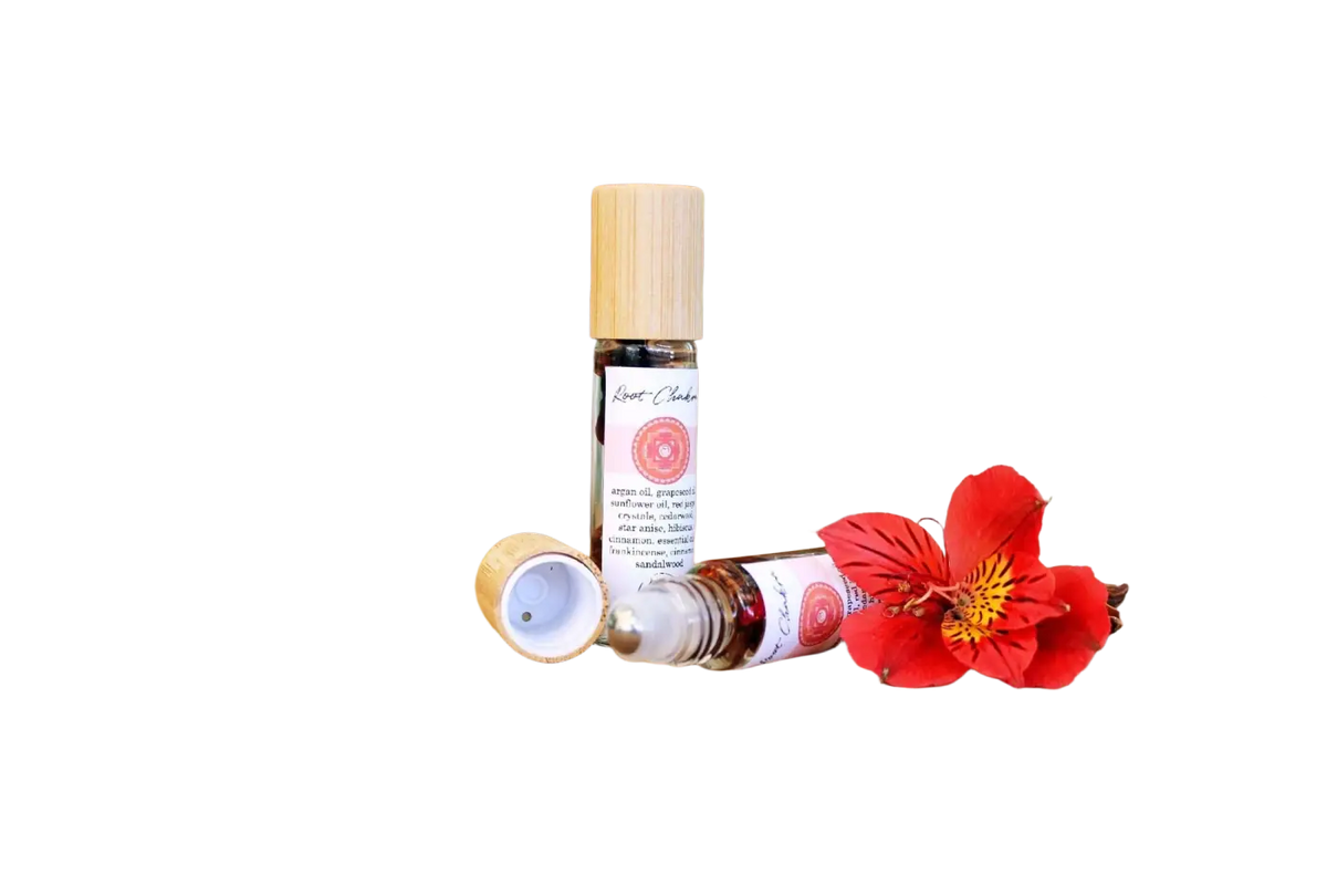 Ätherisches Wurzel-Chakra-Öl von Ayamani Naturals mit Kräutern und Kristallen für Balance und Energie, flüssige Konsistenz in Flasche