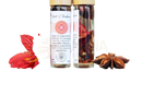 Zwei klare glas-rollerflaschen mit holzkappen und ayamani naturals balancierendes muladhara chakra öl mit kräutern und kristallen
