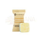 Eine beige umhüllte bamboozy x cosmeau cosmeau geschirrspüler tiefenreinigungstablette mit blauer kante für deep cleaning