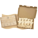 Eine schachtel mit 12 beige tiefenreinigungstabletten für den geschirrspüler bamboozy x cosmeau im karton