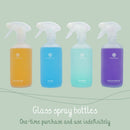 Bamboozy x Cosmeau Glas-Sprühflasche in mattem Weiß, Reinigungsmittel mit klarer Glasflasche und Sprühkopf.