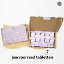 Waschmittel-Tabletten von Bamboozy x Cosmeau zur Tiefenreinigung von Waschmaschinen, in einer weißen Packung mit blauer Beschriftung