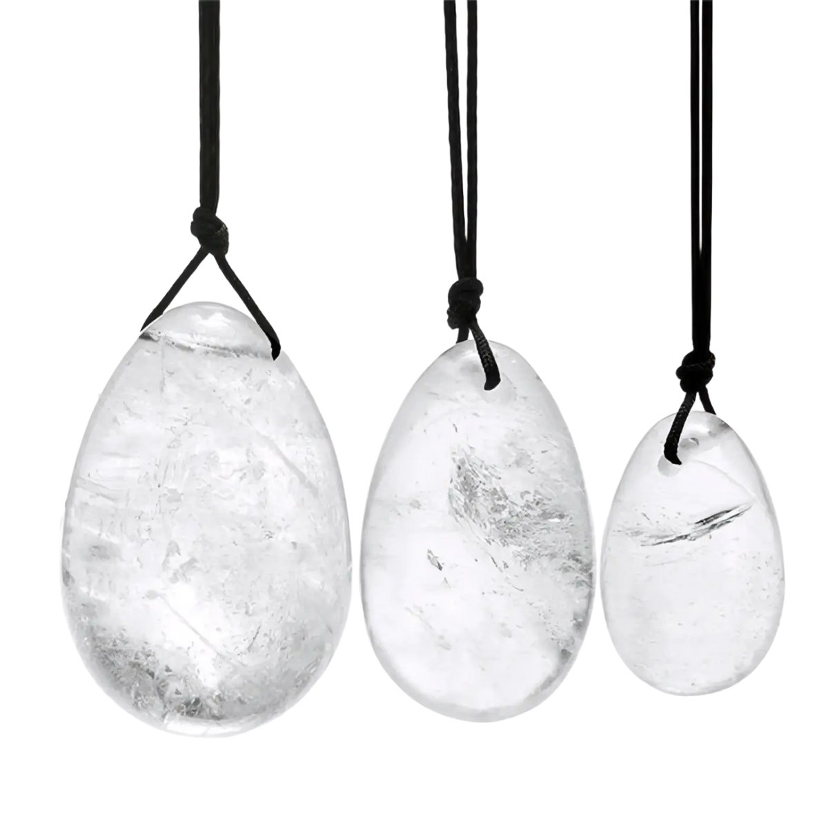 Gebrochener, gebohrter Bergkristall-Yoni-Ei von Mana Shop, 40 × 25 mm, handgefertigt von Artisans de Madagascar.