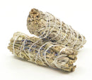 Weißer Salbei mit Lavendel Räucherbündel von Berk, natürliche Räucherware für Reinigung und Entspannung, sichtbar im Bild.