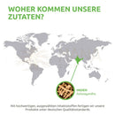 Ein kreisförmiges inset mit getrockneten, hellbraunen ashwagandha wurzelstücken für bio ashwagandha kapseln vegan