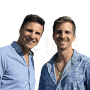 Blau gemustertes denimhemd mit palmendesign neben bio eisen plus vitamin c tabletten vegan für bessere eisenaufnahme