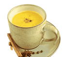 Ein rustikaler, gesprenkelter keramikbecher mit bio goldene milch latte gefüllt zur unterstützung der digestion von mana shop