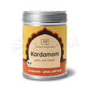 Ein silberner zylinder mit einem gelb-orangen label der marke classic ayurveda bio kardamom ganz mit schale elaichi gewürz aus biologischem anbau