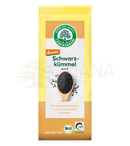 Bio Schwarzkümmel ganz, 50 g, von Ulrich Walter GmbH, zeigt ganze schwarze Kümmelsamen in einer transparenten Verpackung.