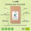 Ein brauner wiederverschließbarer beutel myvial bio spirulina pulver 250 gramm vegan mit weißen etikett und grünem text