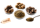 Bio Triphala Nahrungsergänzung in 120 veganen Kapseln, rustikale Verpackung, von myvial, natürliche ayurvedische Kräuter.