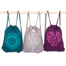Lila Turnbeutel von bodhi mit Yoga-Heart-Print, vielseitige Tasche für Fitness, Yoga und Freizeit.